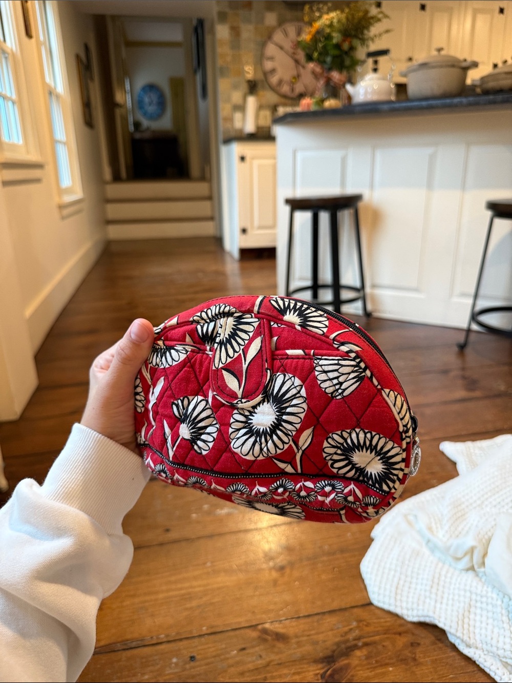 Quilted Retired Vera Bradley Deco Daisy Lined Cosmetic Pouch - Small Travel Bag